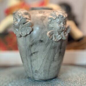O1B DECORATIVE CERAMIC VASE W/ CHERUB ACCENTS